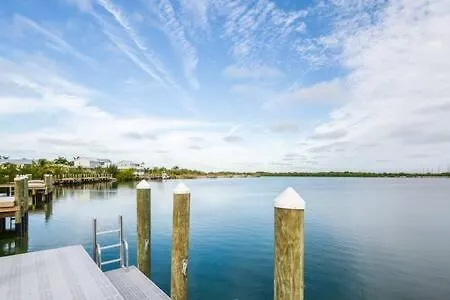 Capmar House -Huge Home & Pool Stock Island Holiday home