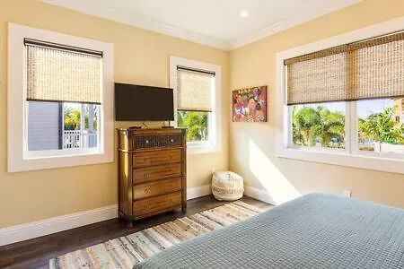 Holiday home Capmar House -Huge Home & Pool Stock Island United States