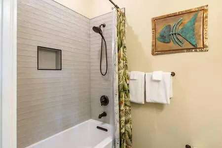 Capmar House -Huge Home & Pool Stock Island Holiday home